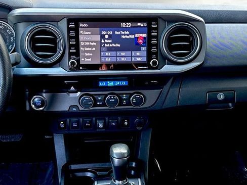 Used 2022 Toyota Tacoma TRD Off-Road w/ Technology Package RWD image 18