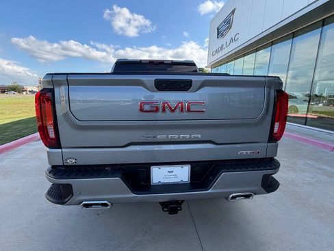 Used 2025 GMC Sierra 1500 AT4 w/ AT4 Premium Package AWD/4WD image 5