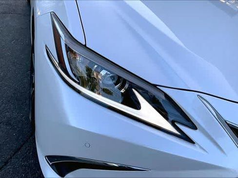 Used 2025 Lexus ES 350 w/ Premium Package FWD image 32