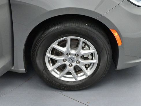 Used 2025 Chrysler Pacifica Select FWD image 63