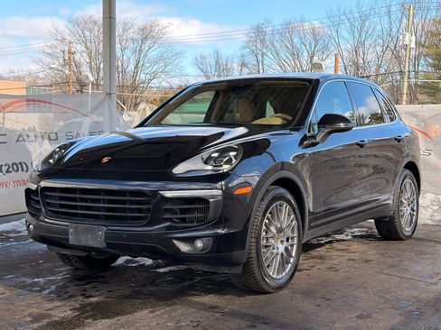 Used 2015 Porsche Cayenne S image 3