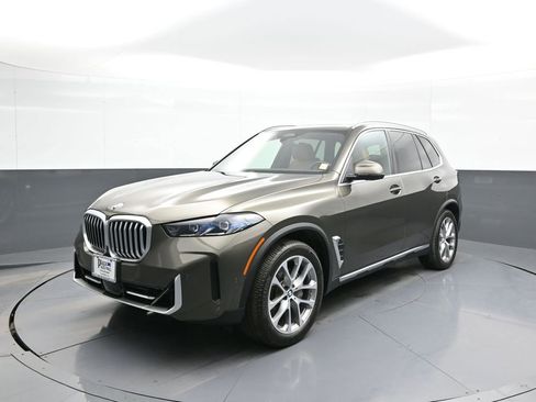 Used 2025 BMW X5 xDrive40i w/ Climate Comfort Package image 1