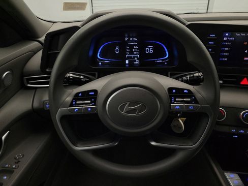 Used 2025 Hyundai Elantra SE image 22