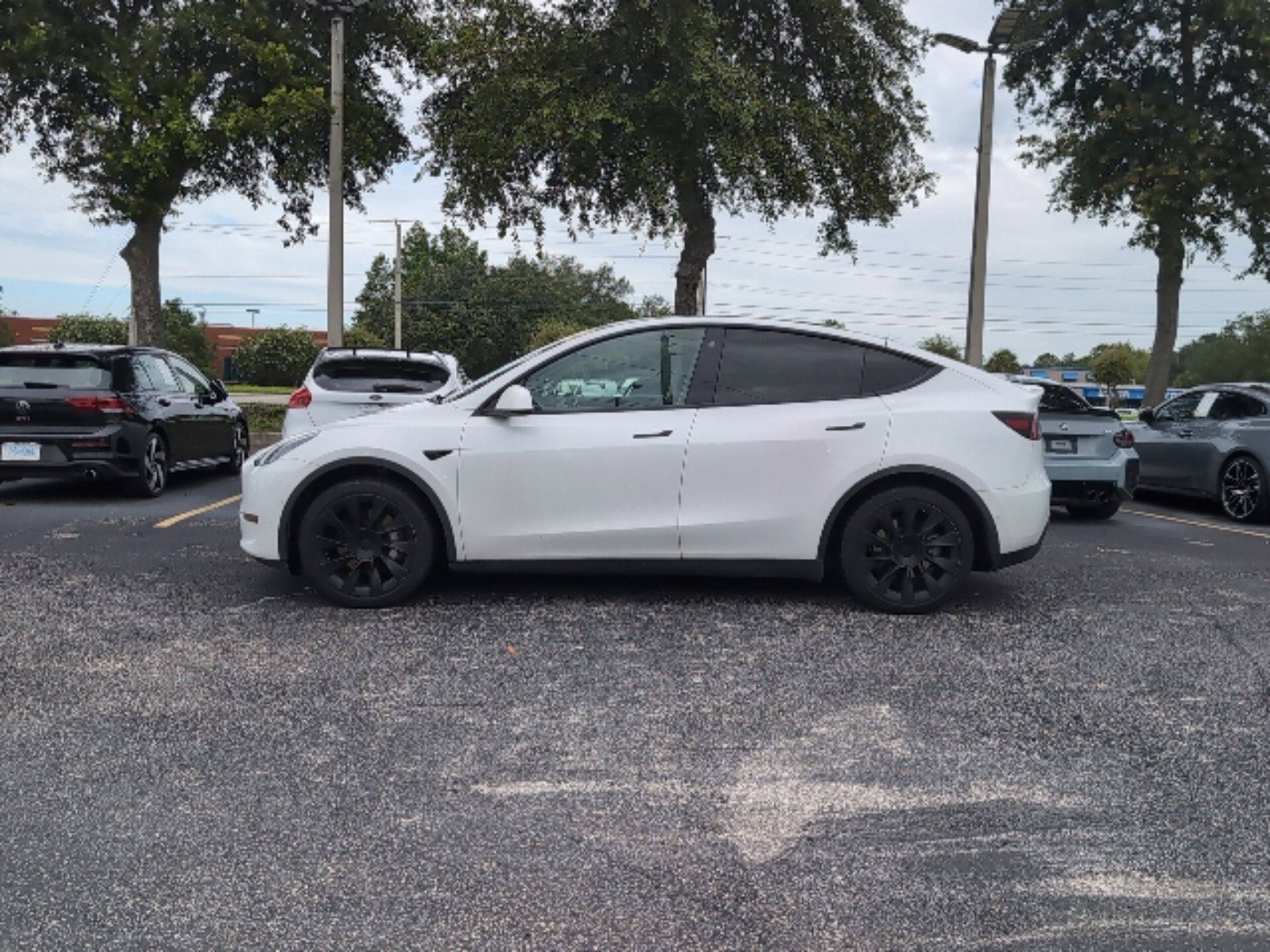 Used 2022 Tesla Model Y Long Range AWD/4WD image 3