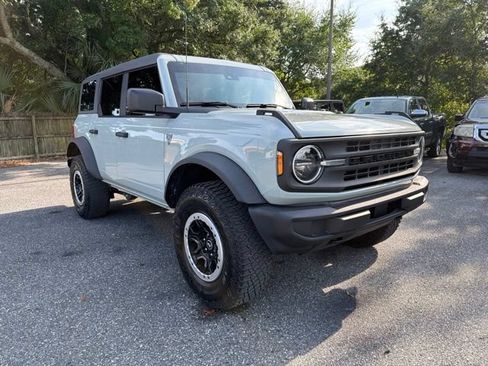 Used 2023 Ford Bronco 4-Door w/ Sasquatch Package AWD/4WD image 2