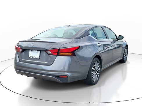 Used 2025 Nissan Altima 2.5 SV FWD image 6