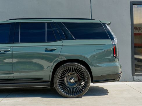 Used 2025 Cadillac Escalade V w/ LPO, ONYX Package AWD/4WD image 22