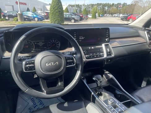 Used 2023 Kia Sorento EX w/ Panoramic Sunroof Package FWD image 20