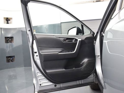 Used 2022 Toyota RAV4 LE FWD image 10