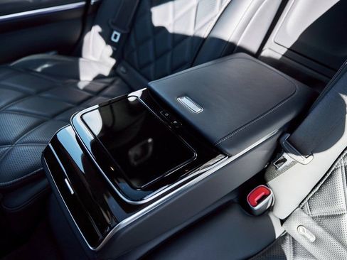 Used 2025 Mercedes-Benz Maybach S 580 4MATIC image 39