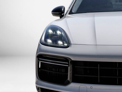 Used 2023 Porsche Cayenne Turbo AWD/4WD image 46