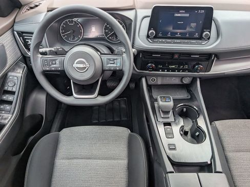 Used 2022 Nissan Rogue SV FWD image 9