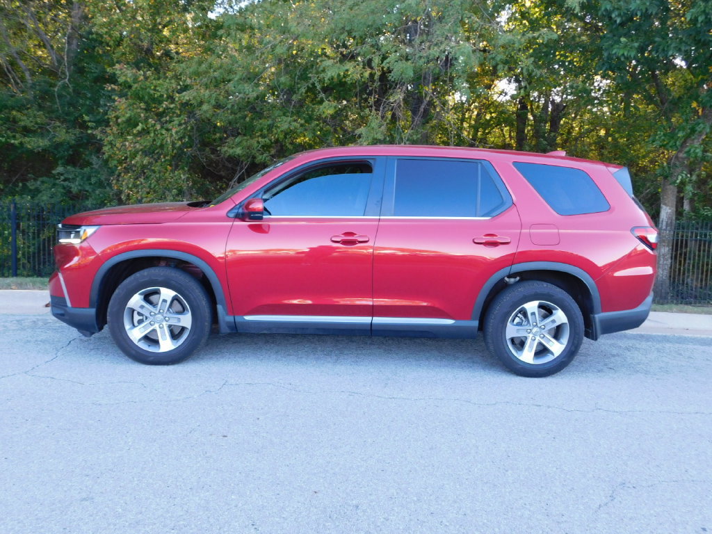 Used 2025 Honda Pilot EX-L image 2
