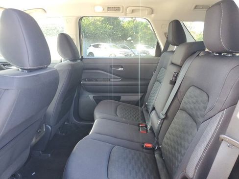 Used 2022 Nissan Pathfinder S image 19