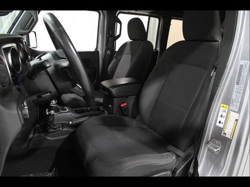 Used 2018 Jeep Wrangler Unlimited Sport S AWD/4WD image 5