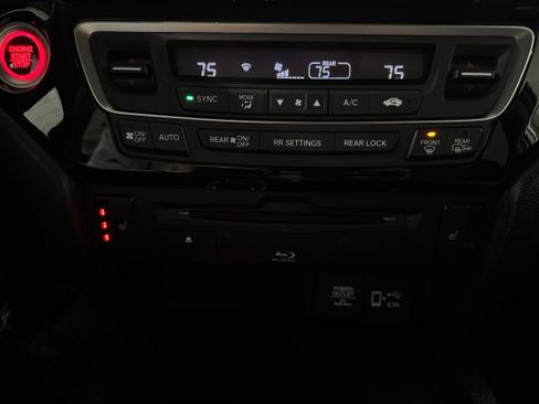 Used 2022 Honda Pilot Touring image 12