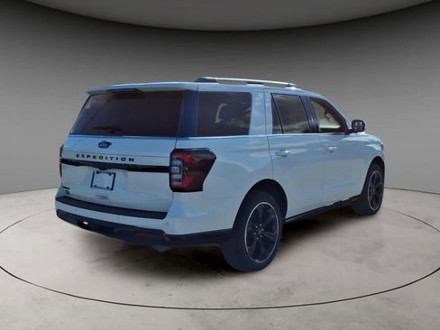 Used 2024 Ford Expedition Limited AWD/4WD image 9