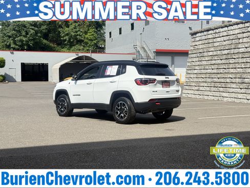Used 2025 Jeep Compass Trailhawk AWD/4WD image 42