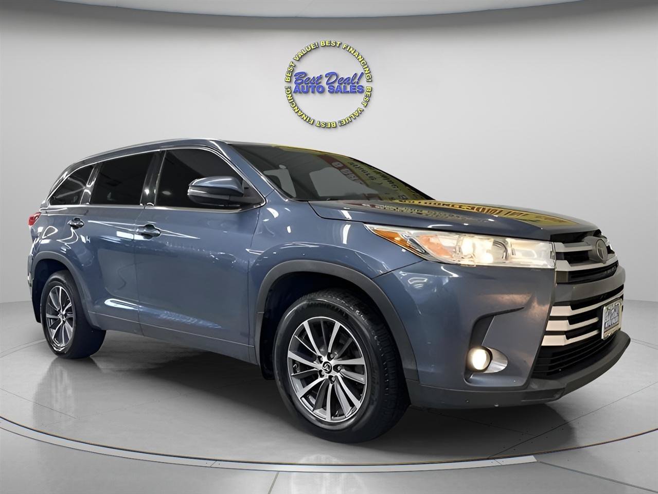 Used 2017 Toyota Highlander XLE AWD/4WD image 4