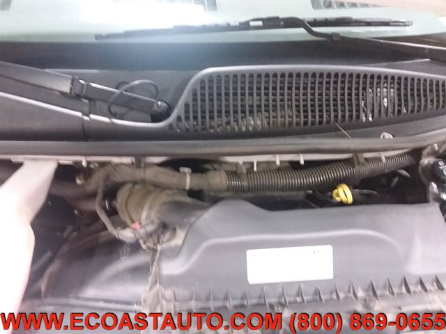 Used 2019 Chevrolet Express 2500 w/ Driver Convenience Package RWD image 9