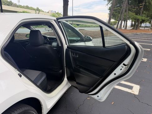 Used 2019 Toyota Corolla SE FWD image 14