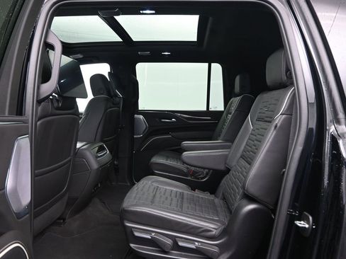 Used 2024 Cadillac Escalade ESV Premium Luxury Platinum AWD/4WD image 28