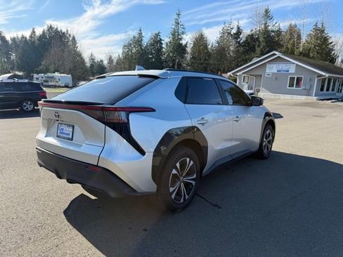 Used 2023 Toyota bZ4X XLE w/ Weather Package image 5