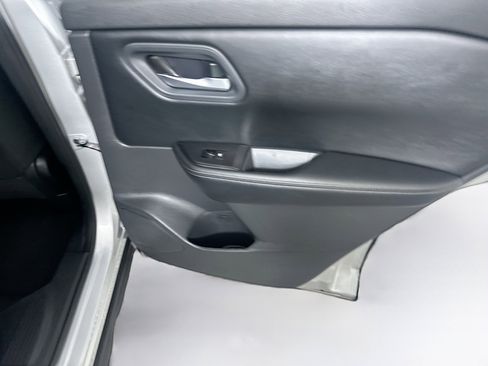 Used 2025 Nissan Rogue SV image 30