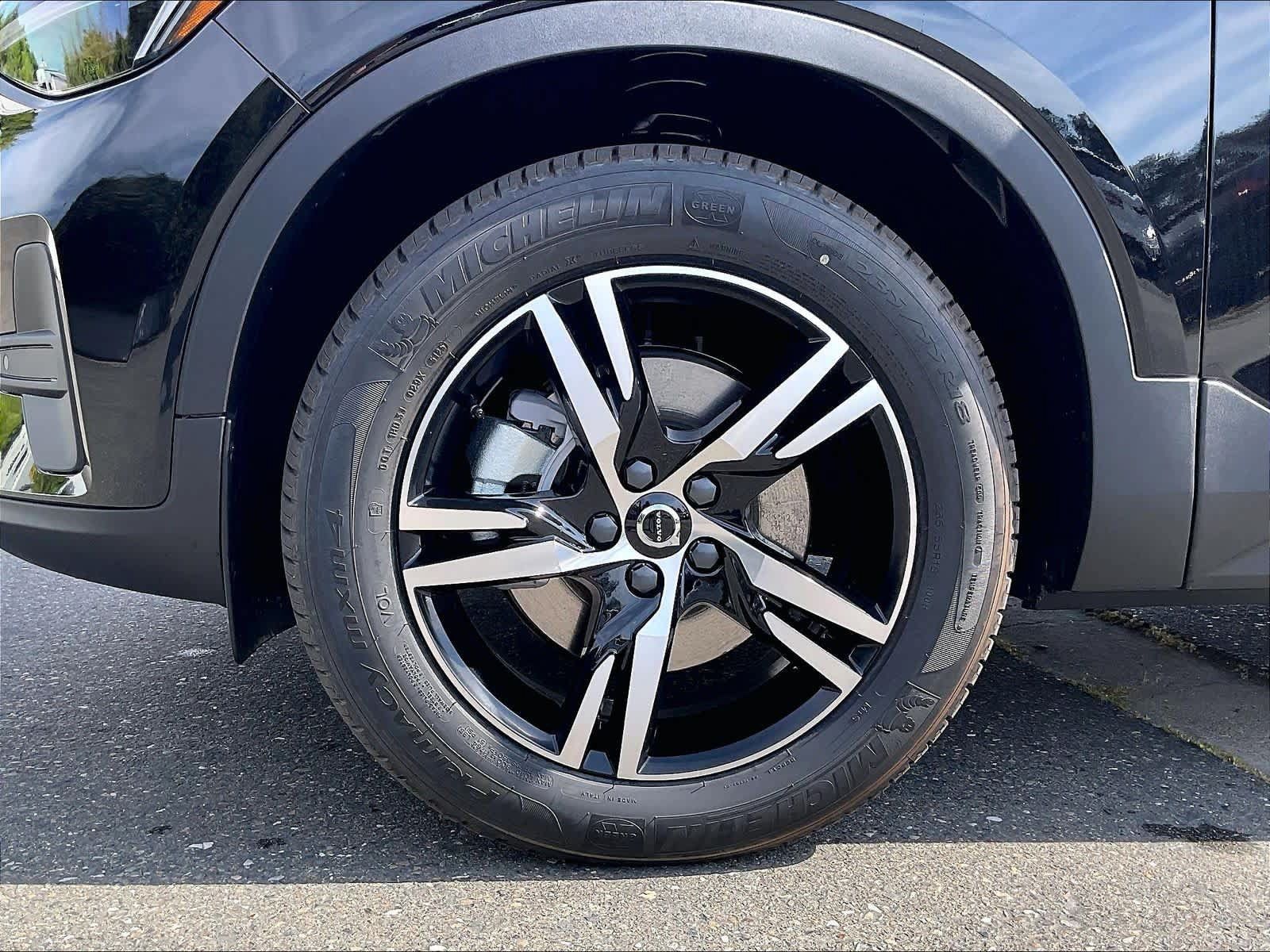 New 2026 Volvo XC40 B5 Core w/ Climate Package AWD/4WD image 14