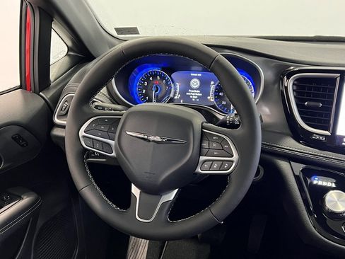 New 2026 Chrysler Pacifica Select image 17