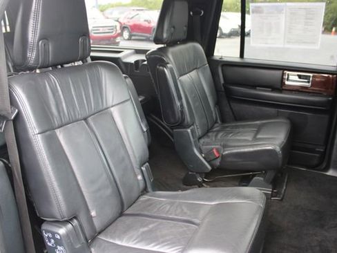 Used 2016 Lincoln Navigator L Select RWD image 16