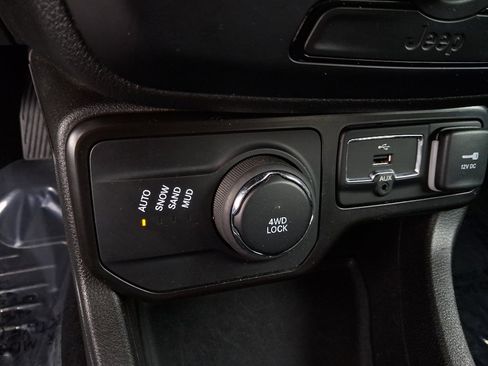 Used 2020 Jeep Renegade Sport w/ Sport Appearance Group AWD/4WD image 17