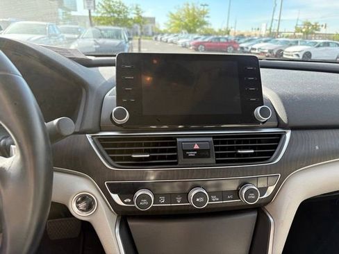 Used 2018 Honda Accord Touring image 9