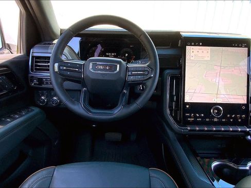 Used 2025 GMC Yukon XL AT4 w/ AT4 Premium Package AWD/4WD image 5