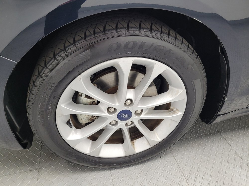 Used 2020 Ford Fusion SE FWD image 31