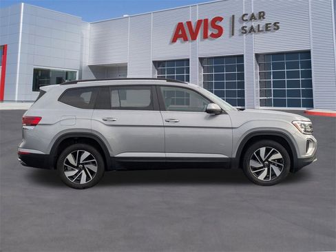 Used 2025 Volkswagen Atlas SE image 7