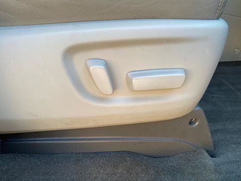 Used 2015 Toyota Sienna XLE Premium FWD image 60