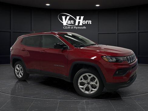New 2025 Jeep Compass Latitude w/ Sun & Sound Group AWD/4WD image 1