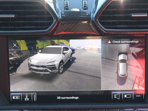 Used 2019 Lamborghini Urus image 12