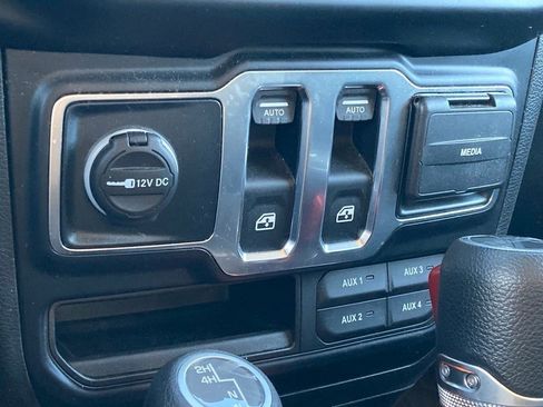 Used 2019 Jeep Wrangler Sport image 23