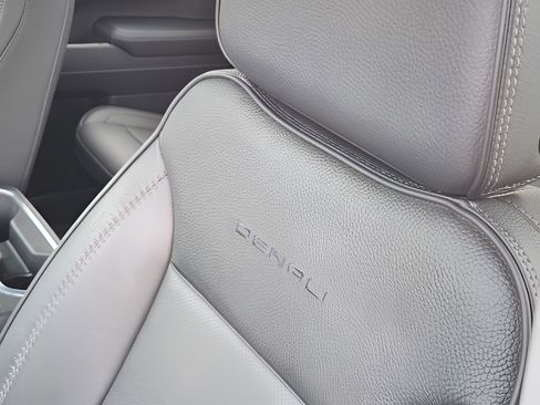 Used 2024 GMC Sierra 1500 Denali RWD image 8