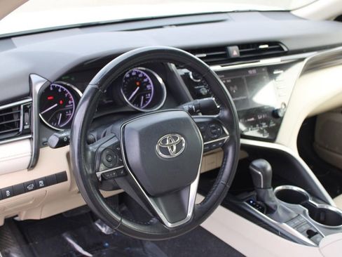 Used 2019 Toyota Camry XLE image 14