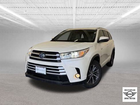 Used 2018 Toyota Highlander XLE AWD/4WD image 1
