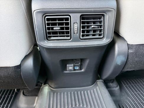 Used 2022 Toyota RAV4 XLE AWD/4WD image 11