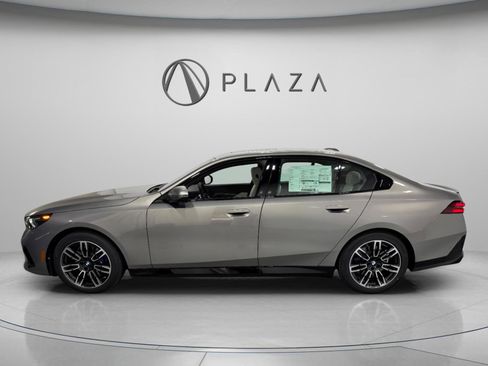 New 2026 BMW 530i xDrive w/ M Sport Package image 3