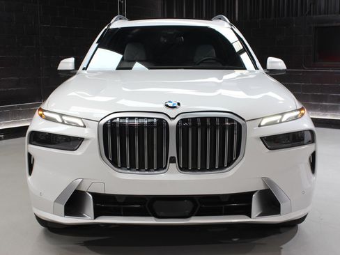 Used 2024 BMW X7 xDrive40i image 7