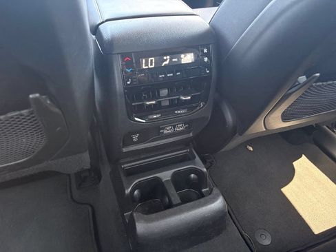 Used 2023 Jeep Grand Cherokee L Limited AWD/4WD image 27