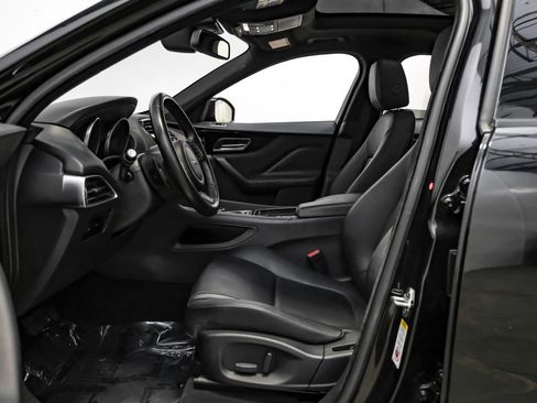 Used 2018 Jaguar F-PACE Premium image 24