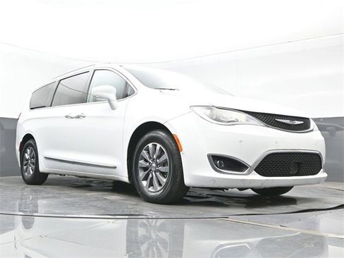 Used 2019 Chrysler Pacifica Touring-L Plus w/ Advanced Safetytec Group image 28