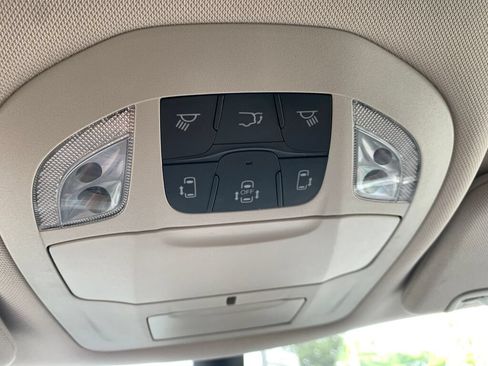 Used 2023 Chrysler Pacifica Touring-L FWD image 20